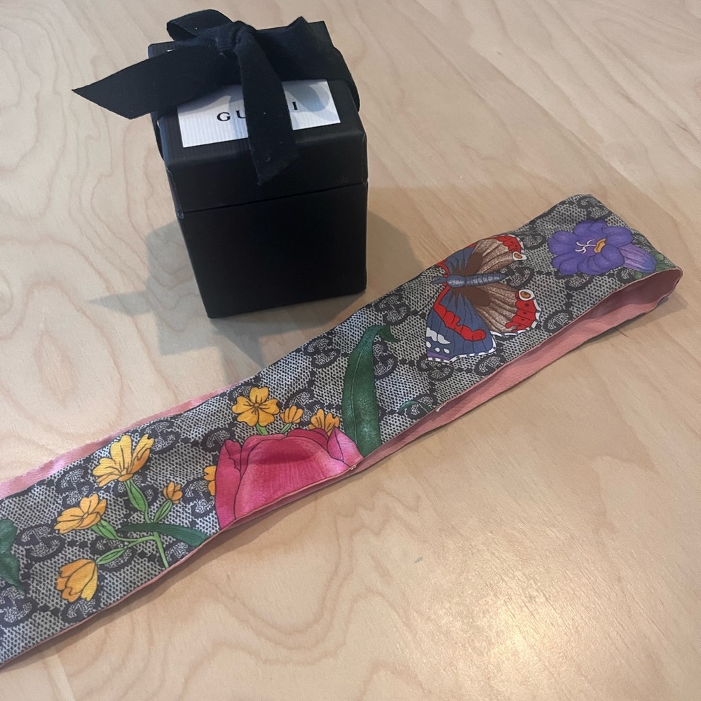 Gucci Neck Bow